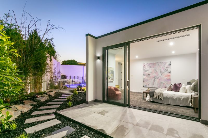 1/7 Orrong Crescent, Caulfield North