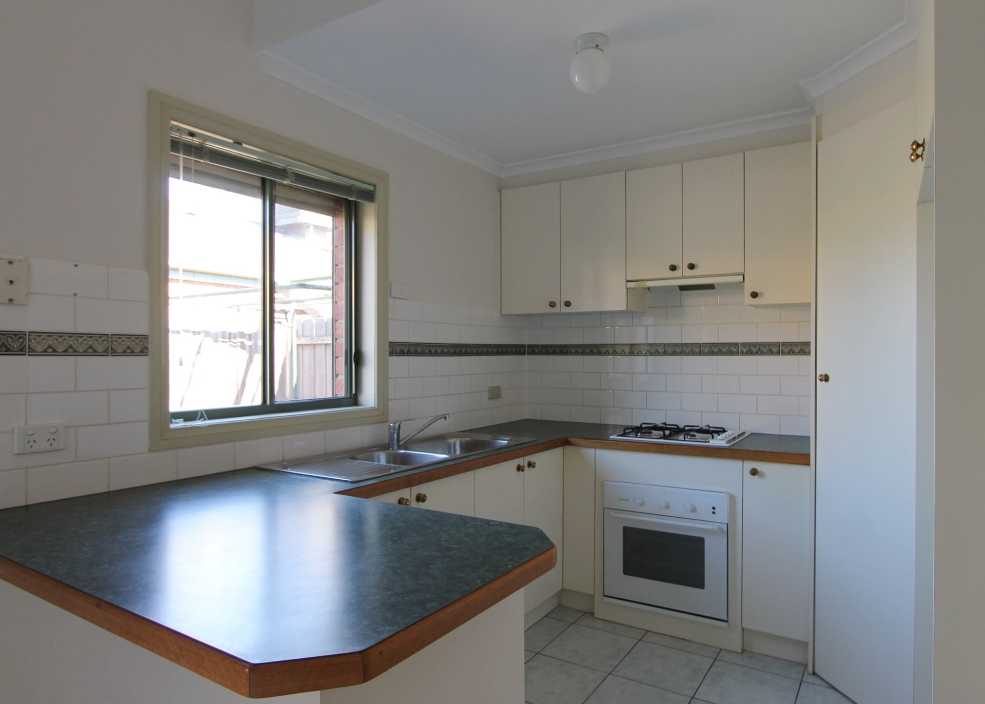 WELCOME HOME !!!   ***GARDENER INCLUDED***