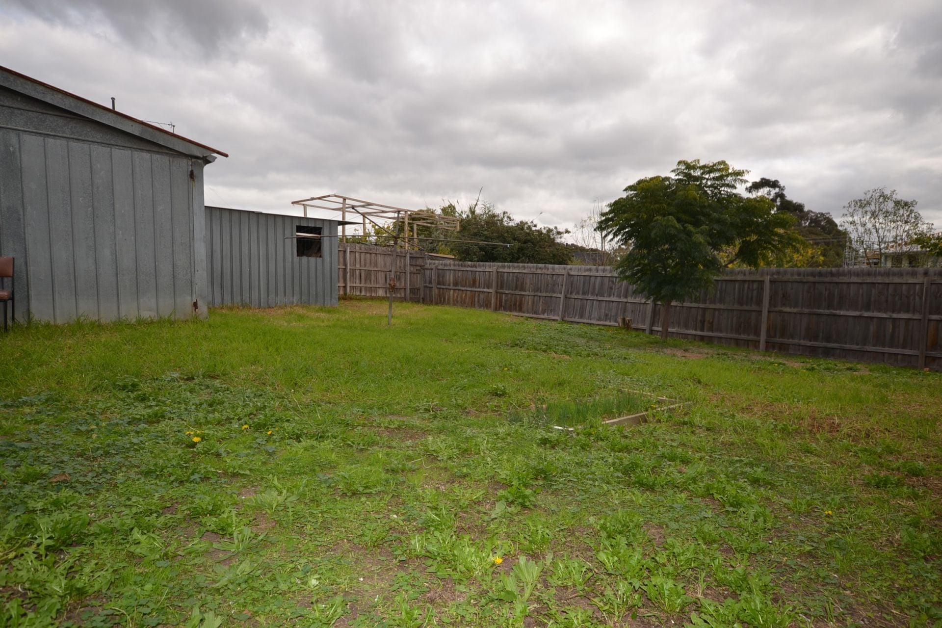 LARGE HOME IN A GREAT LOCATION