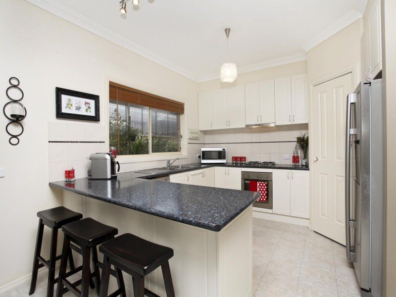 8 Wattlepark Street, Caroline Springs - Thumbnail 3