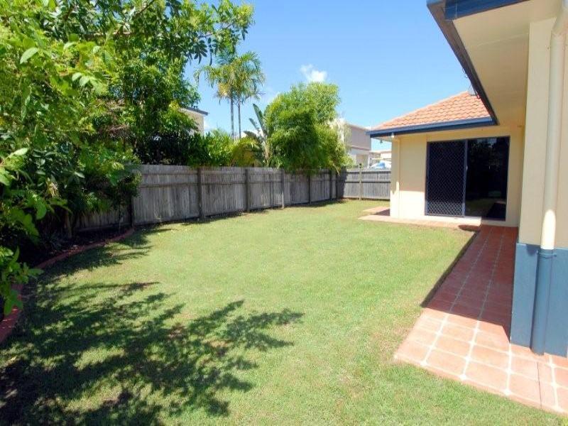 25 Whitsunday Street KAWANA ISLAND QLD, Kawana Island - Thumbnail 8