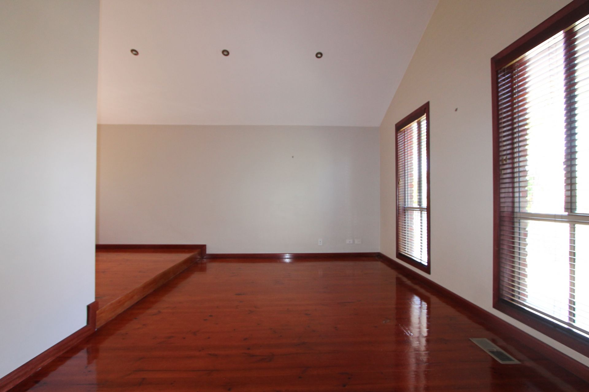 WARM & INVITING FAMILY HOME !!!