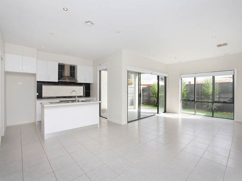 7 Boathouse Drive, Caroline Springs - Thumbnail 4