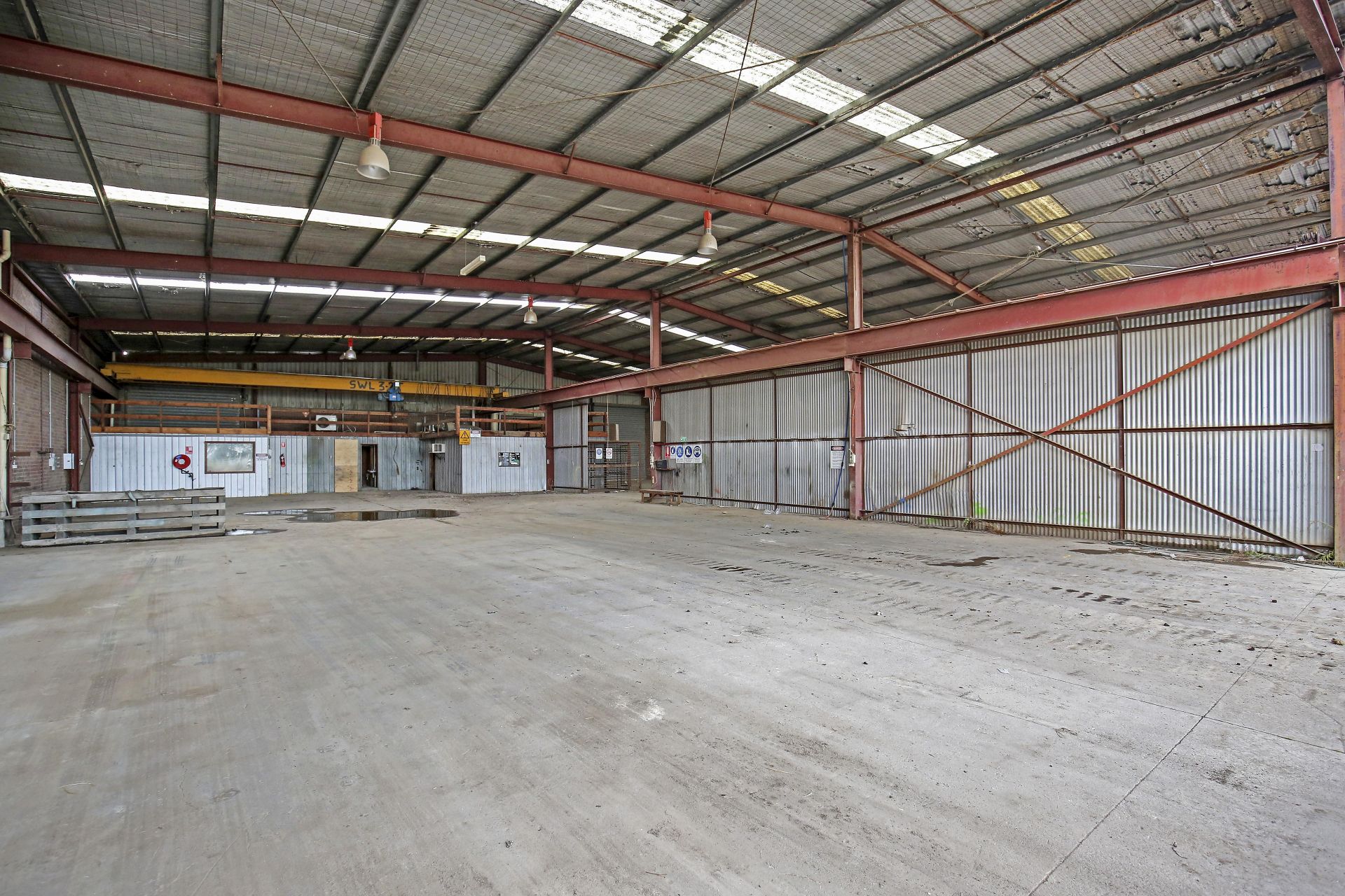 HUGE 23,000 SQM SITE 
OCCUPY OR DEVELOP