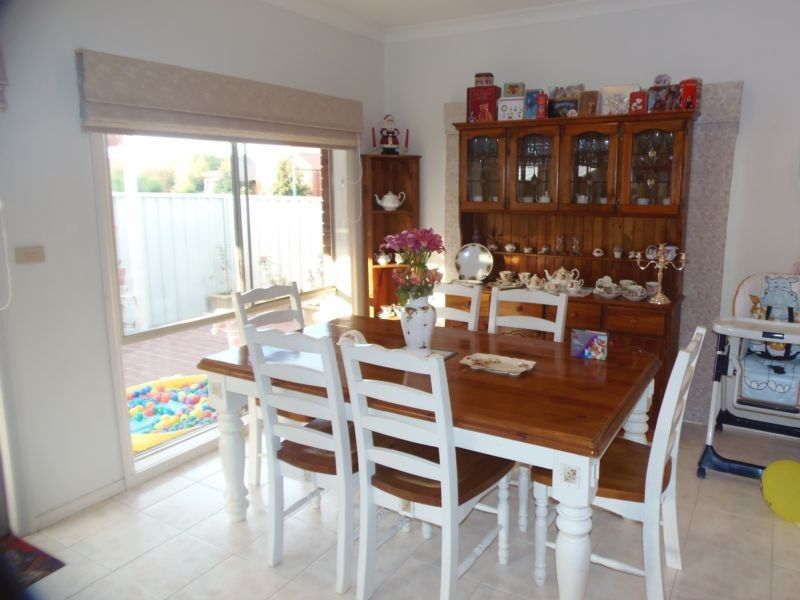 25 Herrington Turn, Caroline Springs - Thumbnail 4