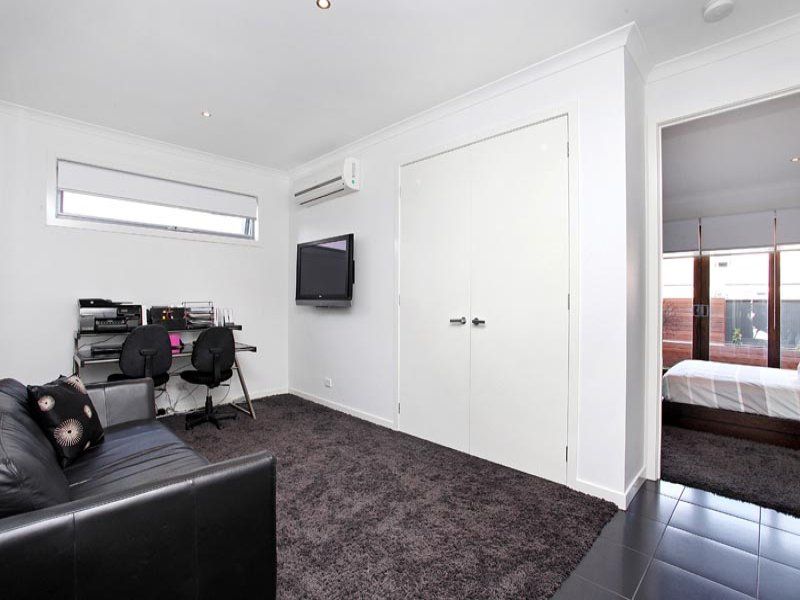 72 The Esplanade, Caroline Springs - Thumbnail 7