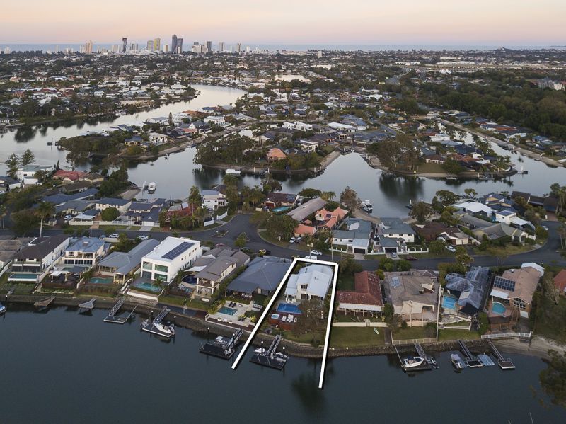 22 River Crescent, Broadbeach Waters - Thumbnail 4