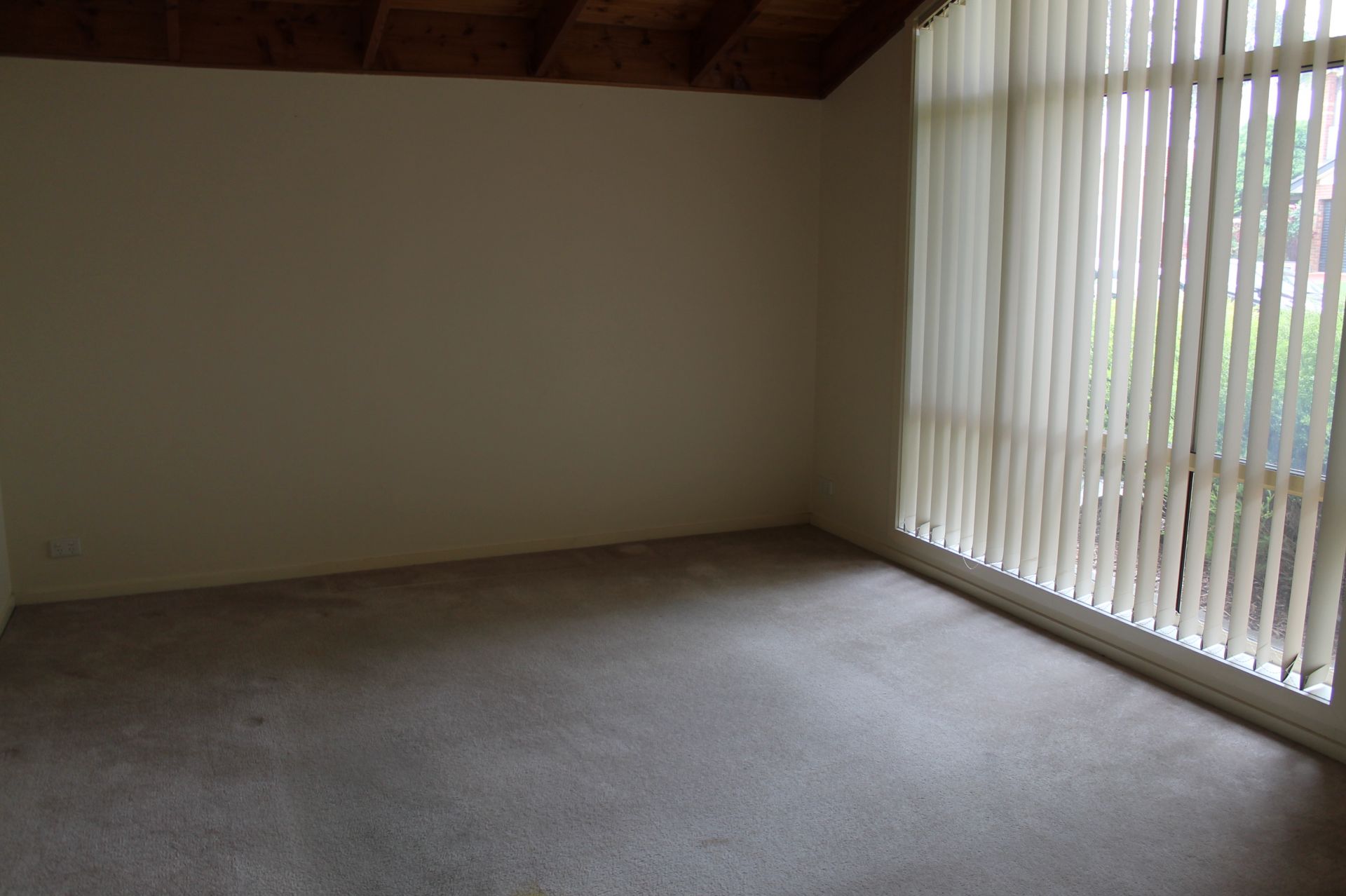 PERFECT LOCATION AT A GREAT PRICE!!!!