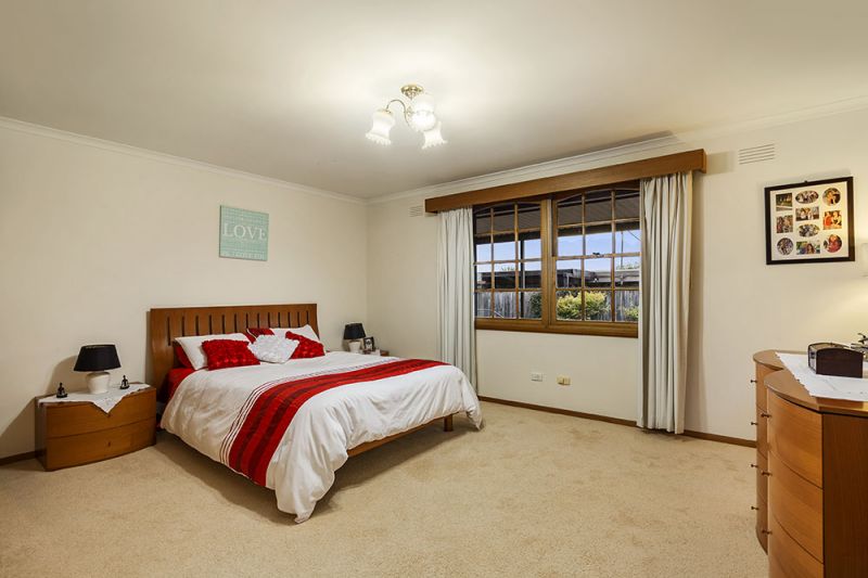 35 Hillside Road, Mount Waverley - Thumbnail 6
