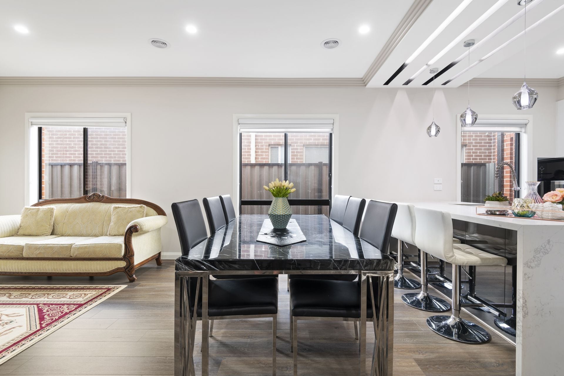 STYLISH AND IMPRESSIVE - NEARLY NEW