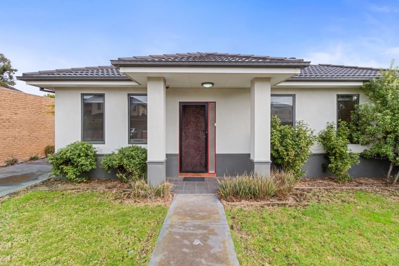 1/1 Clark Street, Reservoir