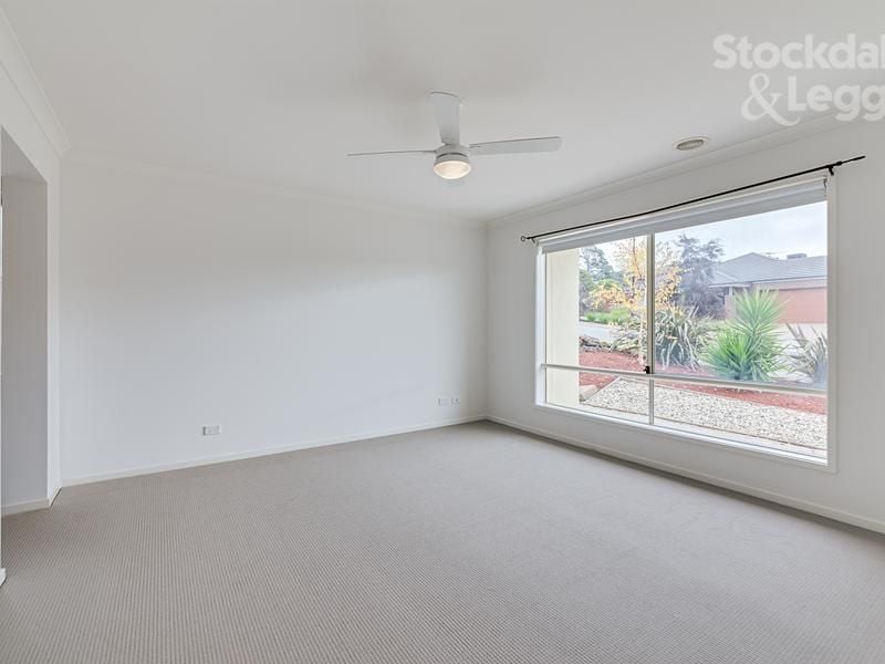 11 Viewpoint Avenue MERNDA, Mernda - Thumbnail 4