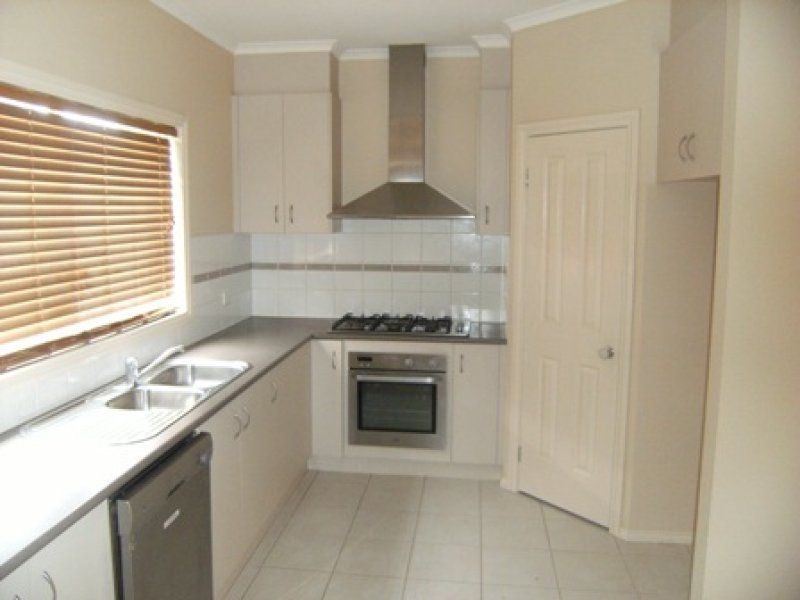 29 Studley Parkway, Caroline Springs - Thumbnail 3