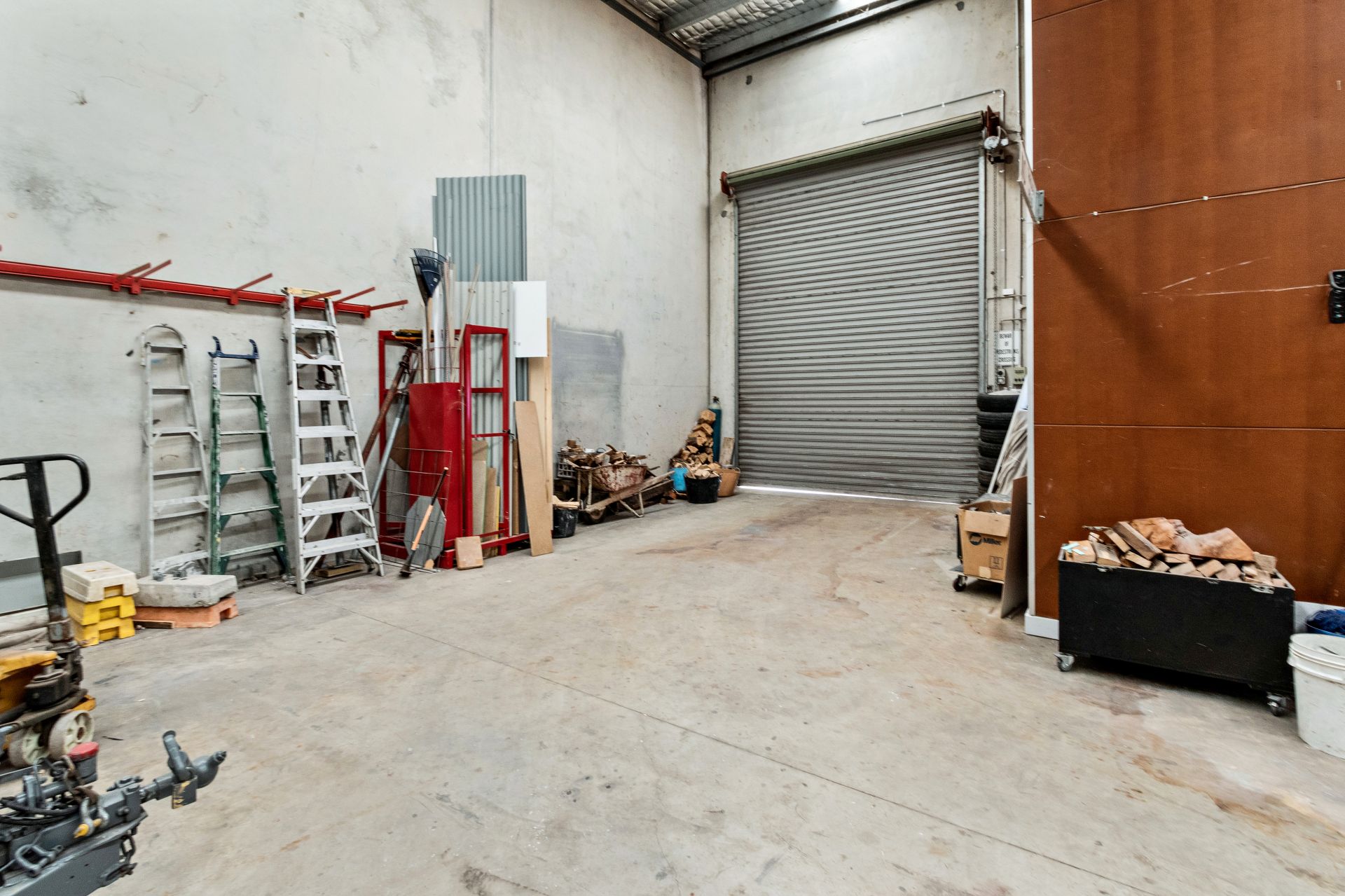 EXCELLENT WAREHOUSE FACILITY