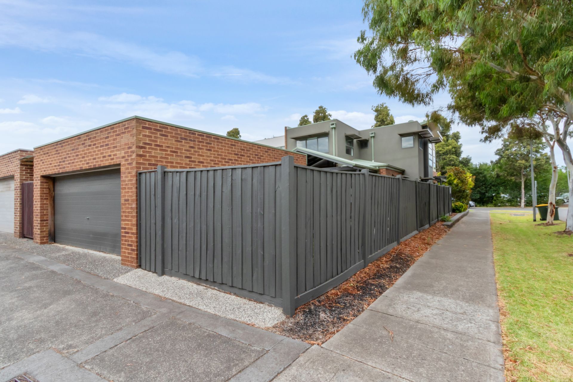 FLAWLESS DESIGN & SPACE IN THE DESIRED AURORA ESTATE