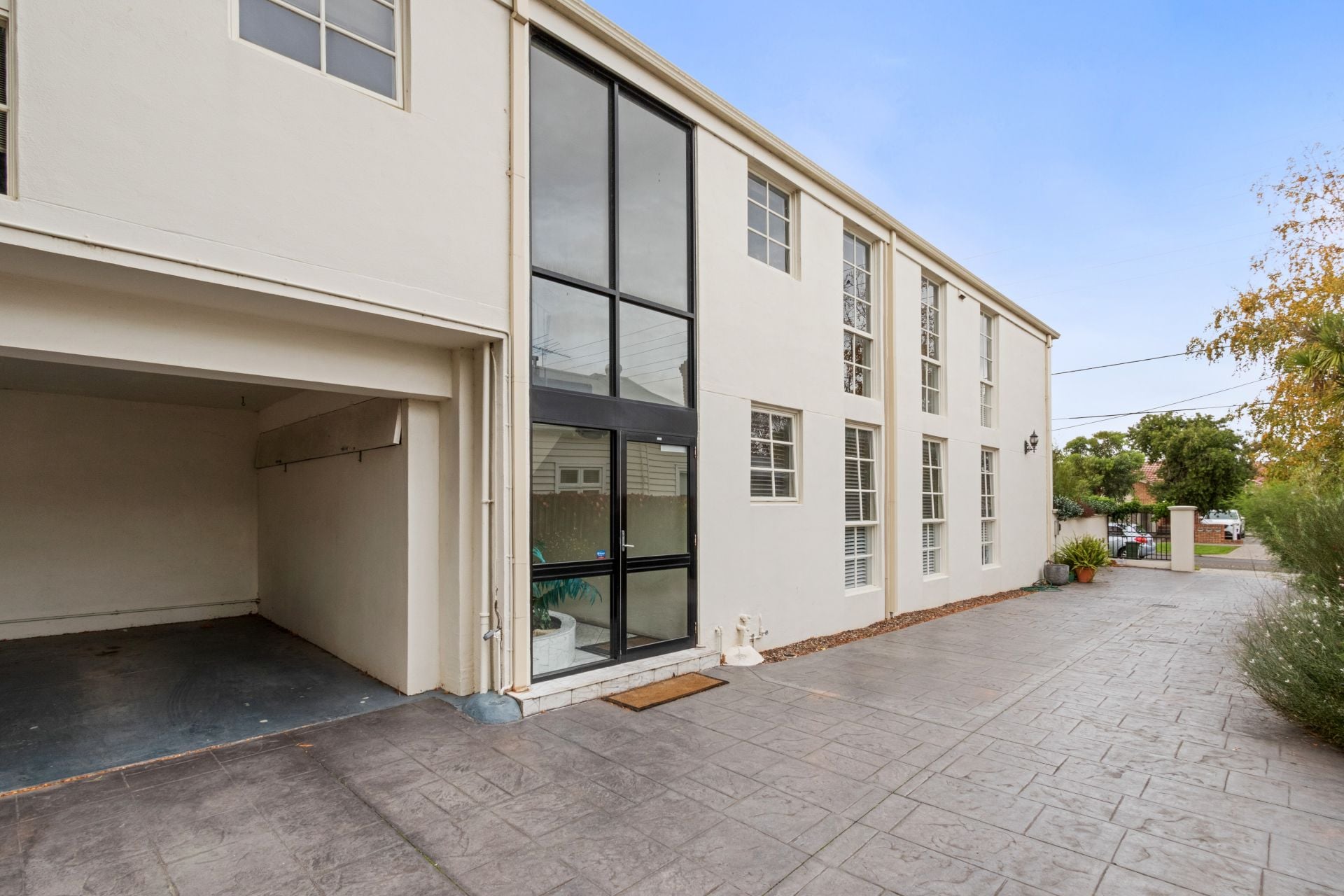 Bright and Light 2 Bedroom home.
