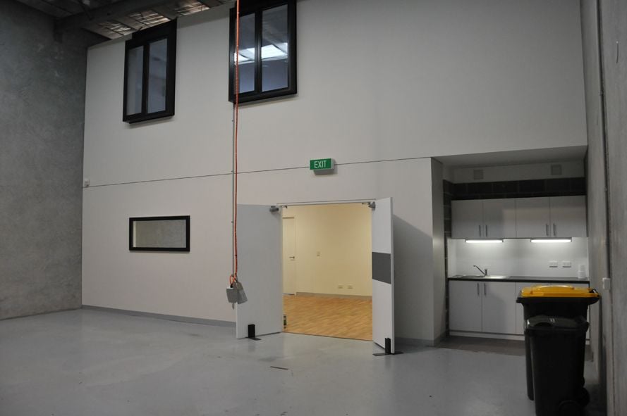 AS NEW 187M2 OFFICE/WAREHOUSE WITH STREET FRONTAGE
