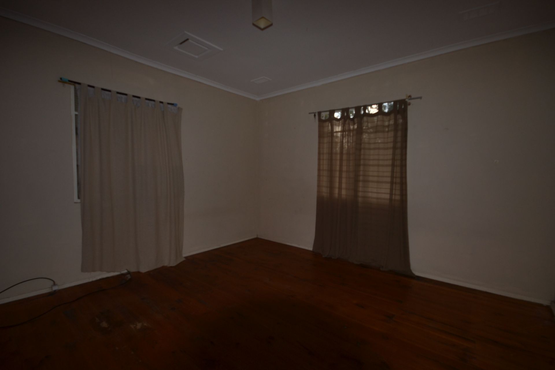 3 BEDROOM HOUSE FOR A REASONABLE PRICE  *** 6 MONTH LEASE ***