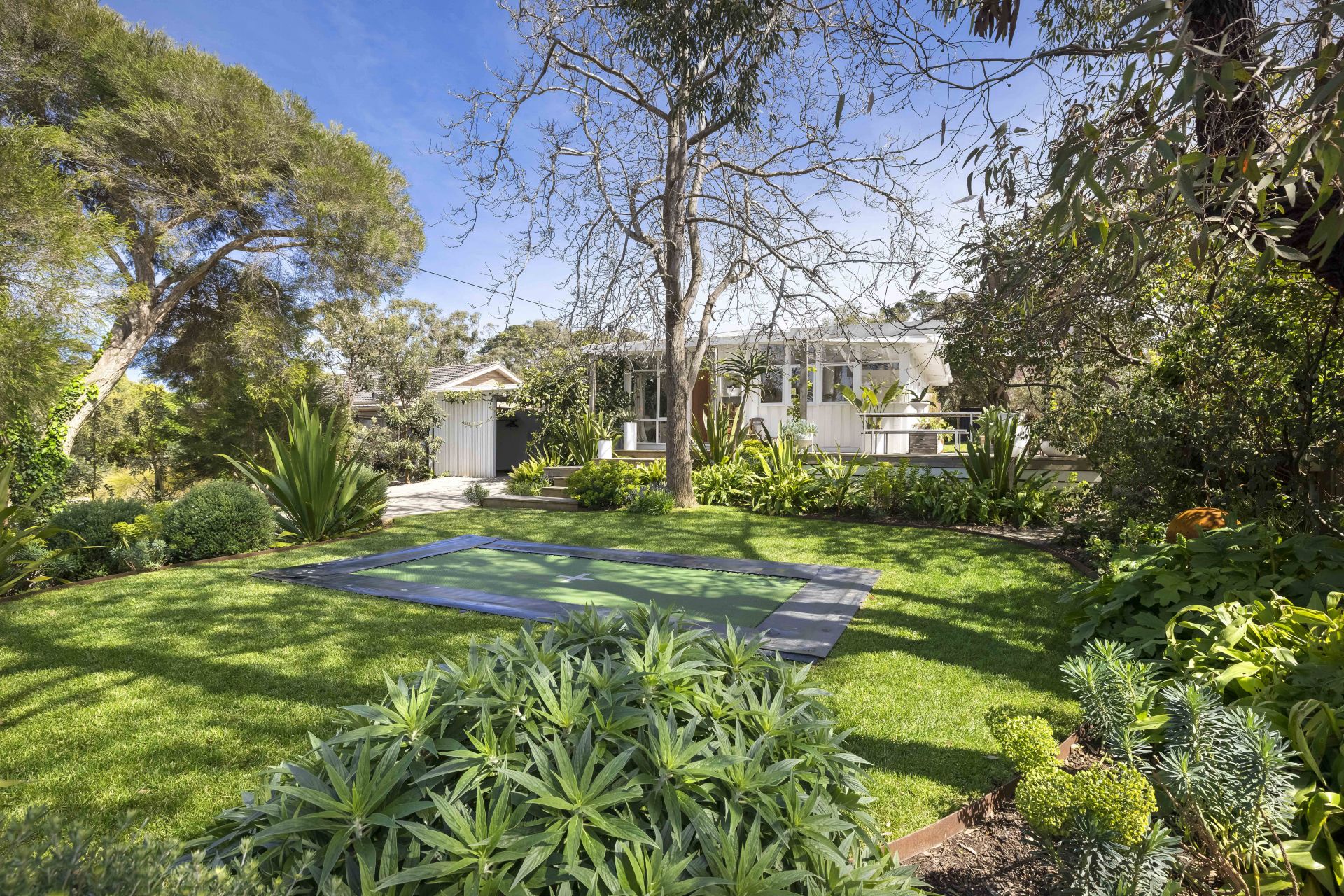 8 Hall Street, Flinders Kay & Burton