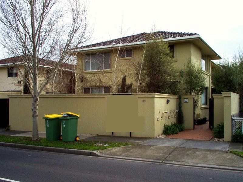 A stylish apartment right in the heart of Thornbury.