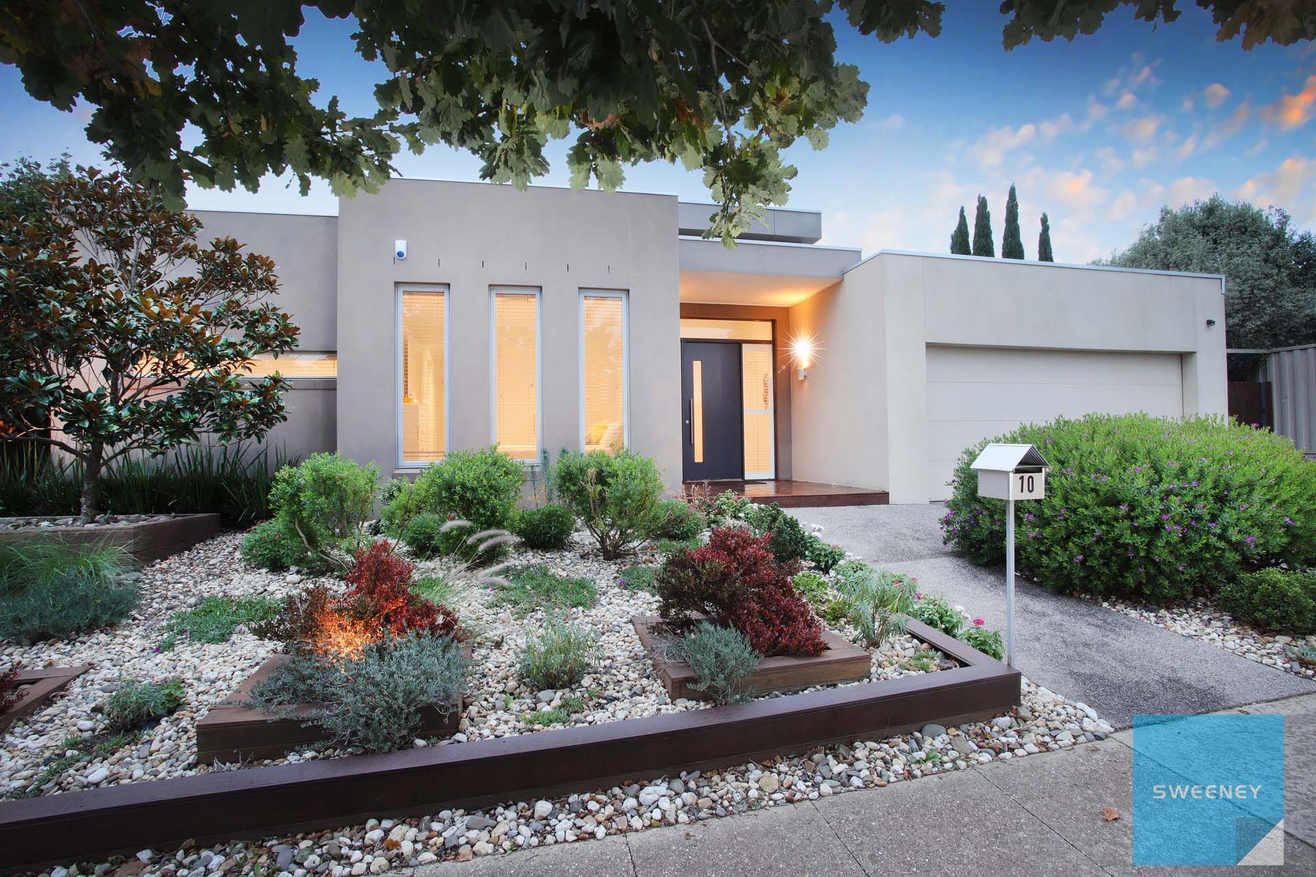 10 Glen Drouitt Drive, Caroline Springs - Thumbnail 3