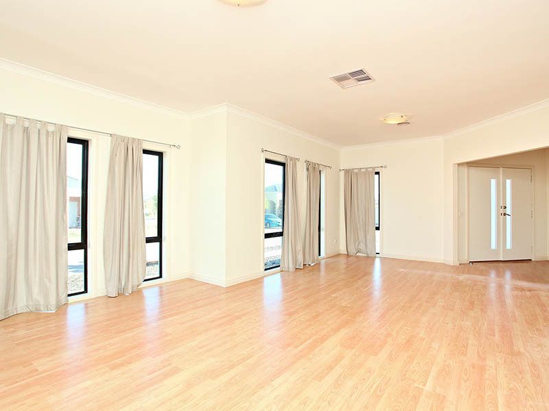 22 Studley Park Way, Caroline Springs - Thumbnail 5