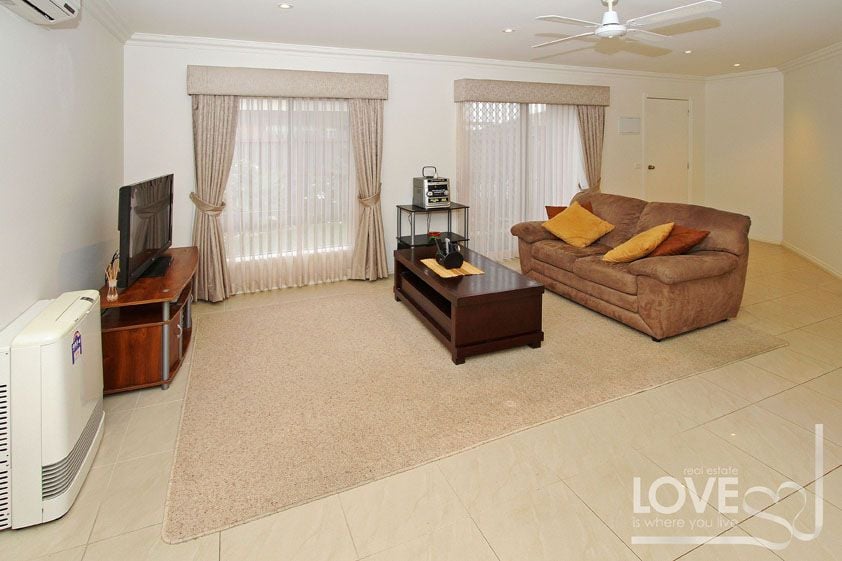 LOW MAINTENANCE, CONVENIENTLY LOCATED ONE BEDROOM UNIT