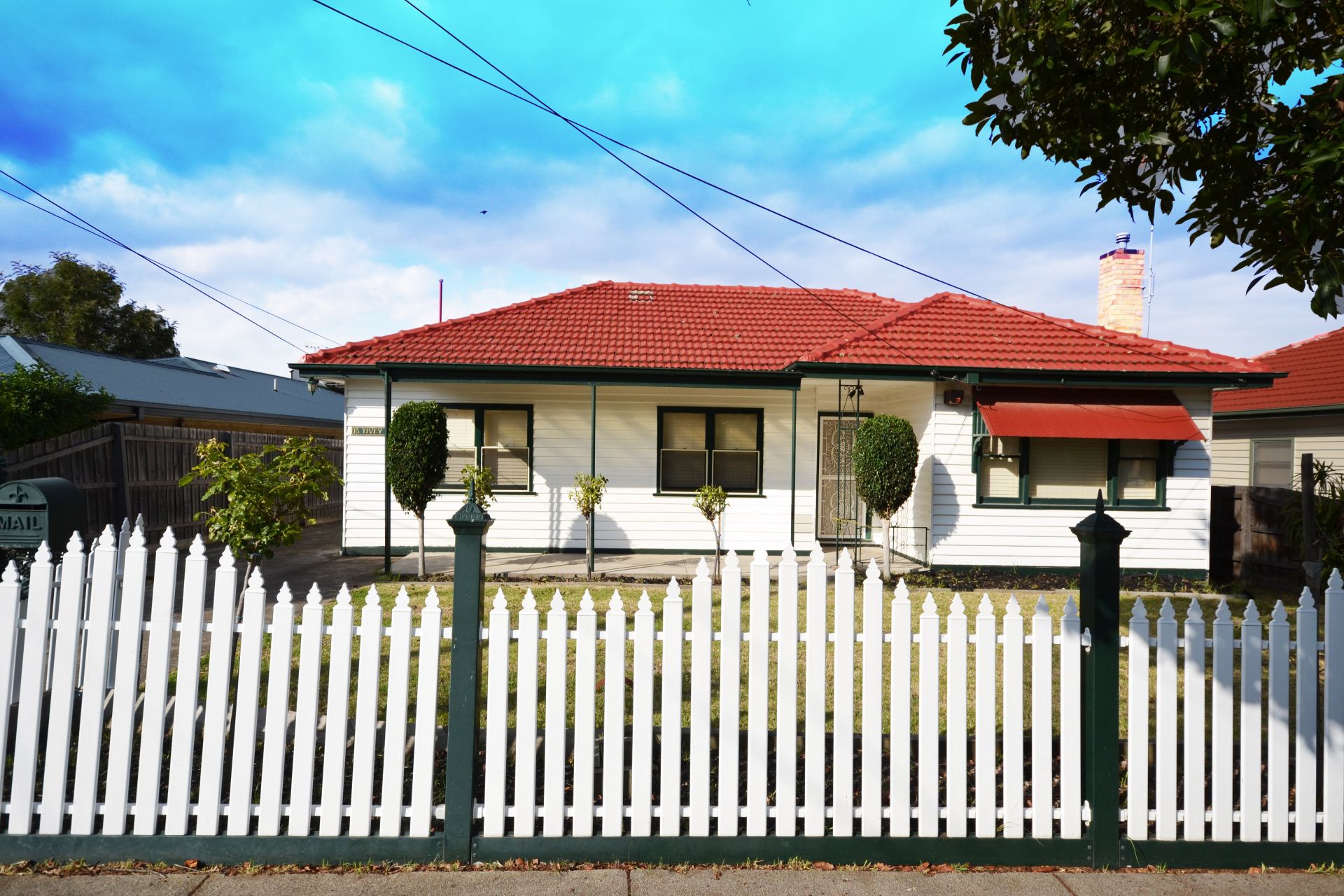 FAMILY LIVING AT IT'S FINEST - Gardener Included!