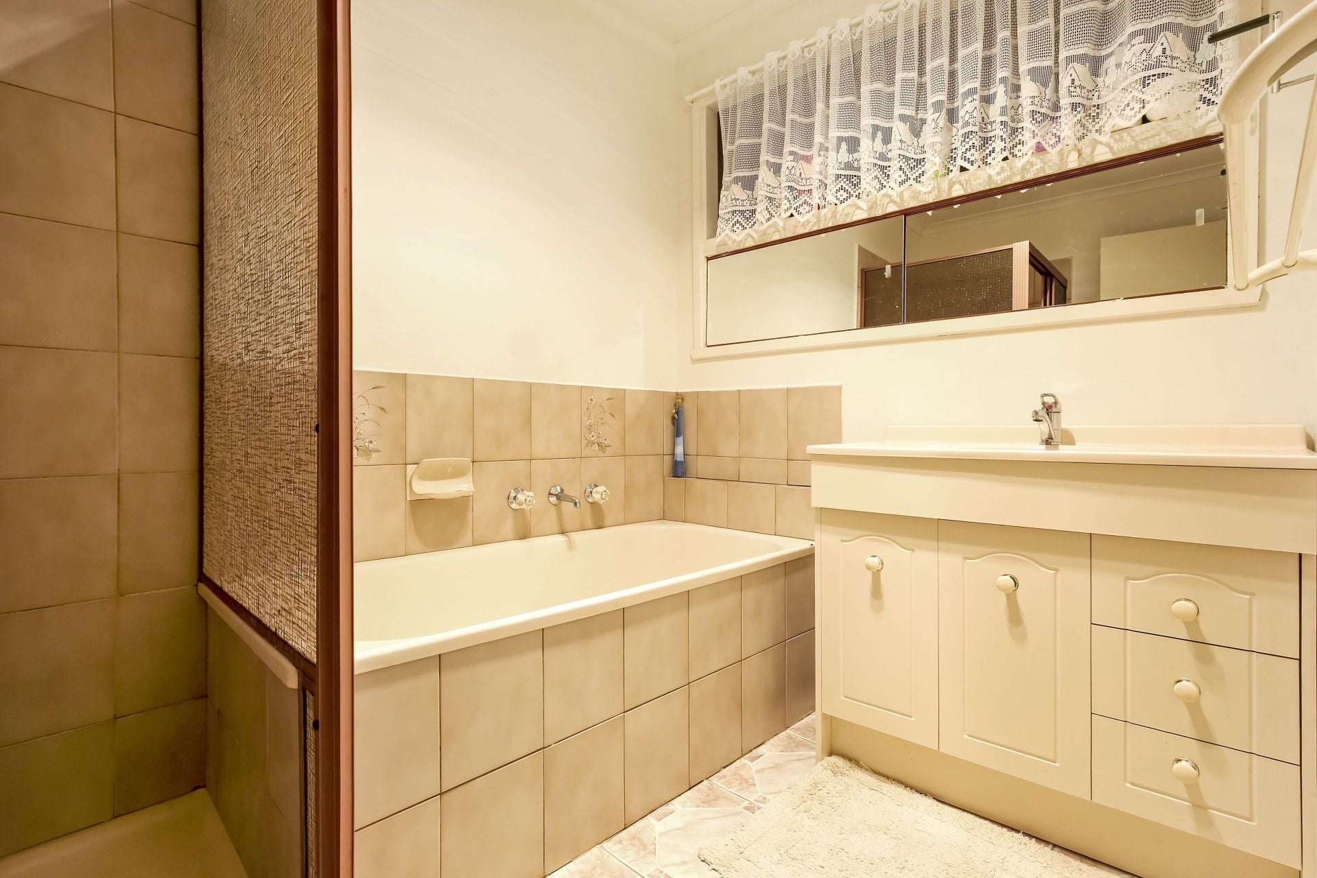 4 Car Garage On 624sqm - Seize This Significant Opportunity!