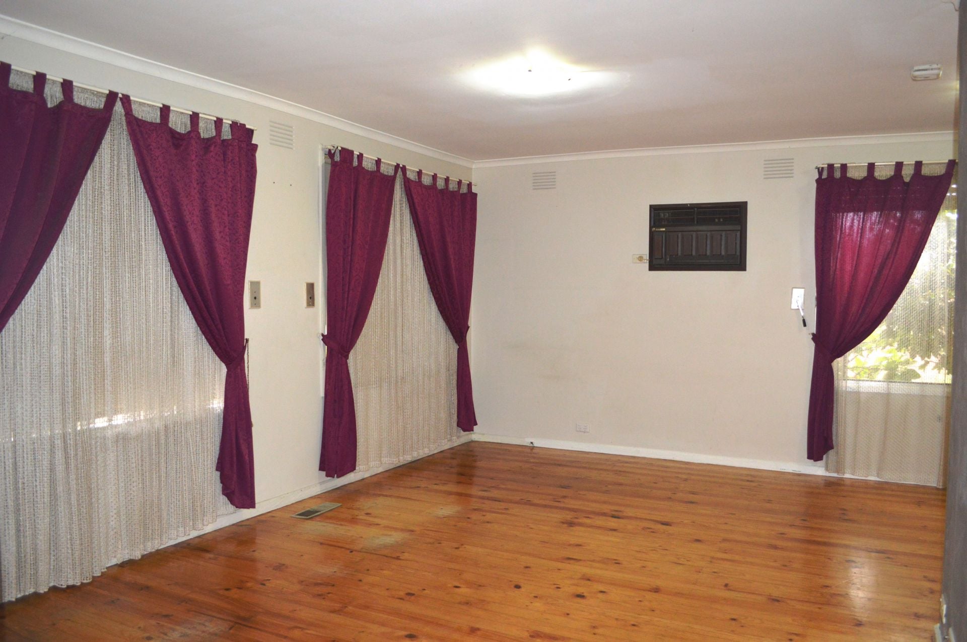 CENTRALLY LOCATED & PERFECTLY PRICED   *Insp Thu 28th Apr @ 5:00pm*