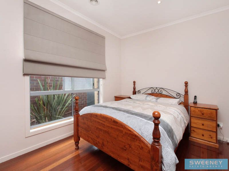 33 The Avenue, Caroline Springs - Thumbnail 8