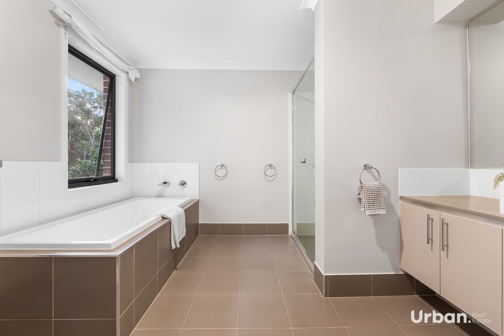 Colebee 10 Sarazen Place