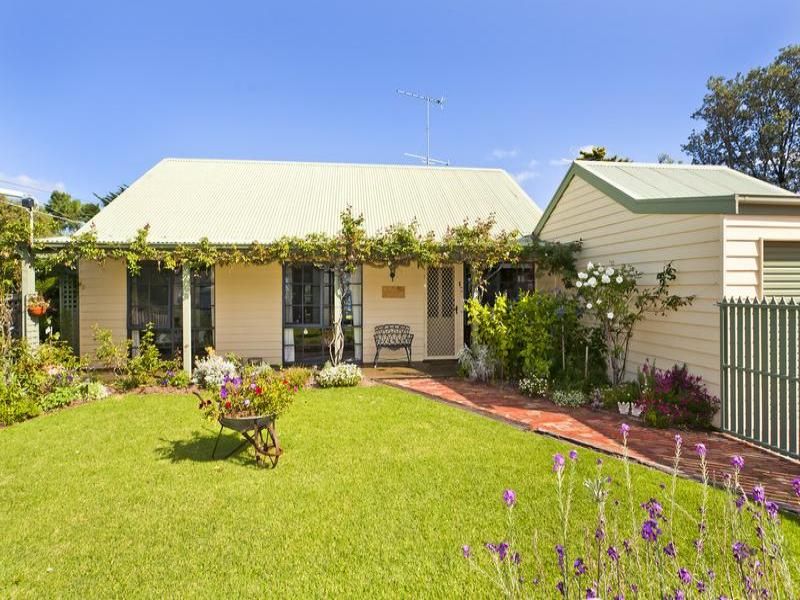 18 Aries Crescent OCEAN GROVE VIC, Ocean Grove - Thumbnail 2