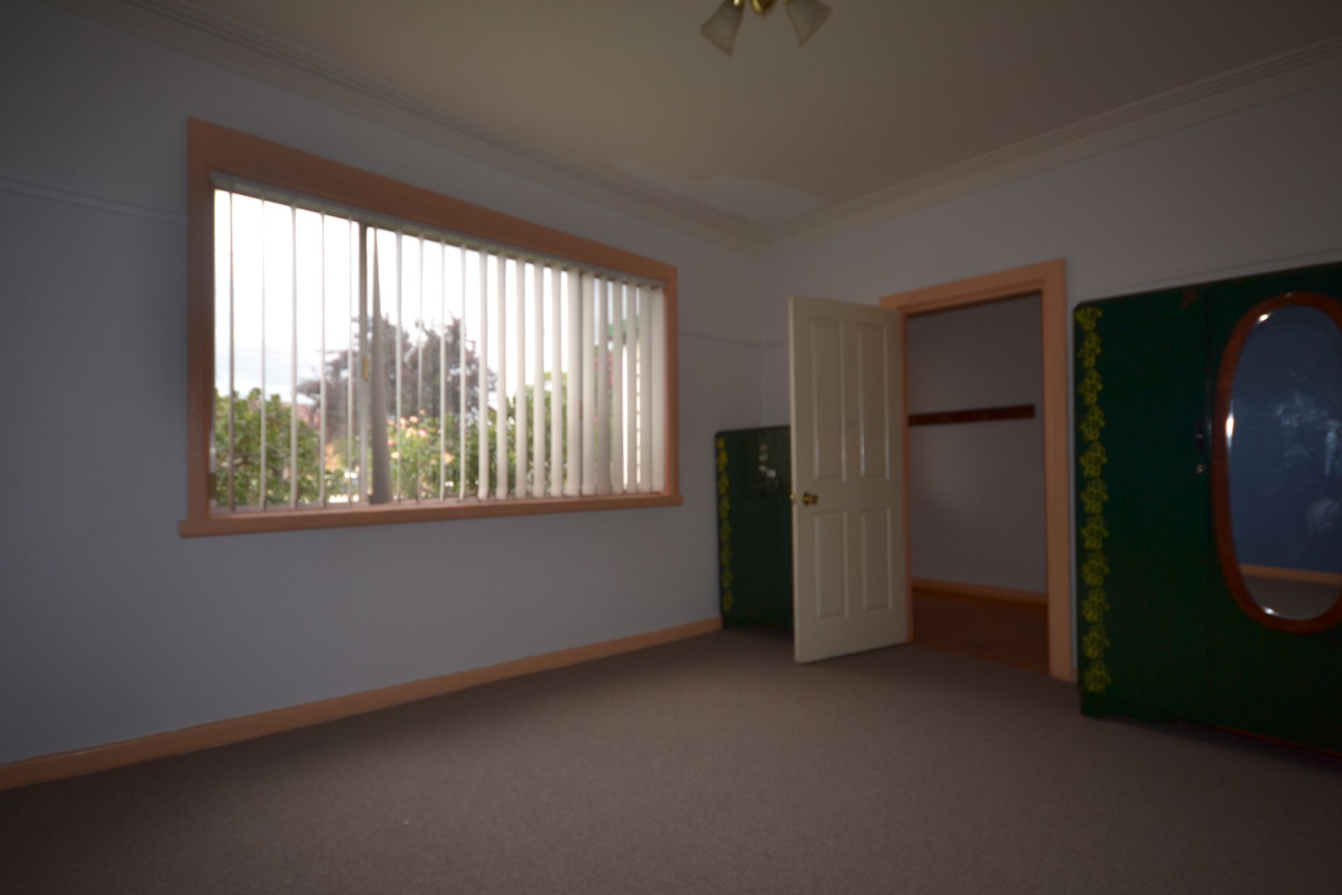 GREAT SIZE HOME IN AN EVEN BETTER LOCATION