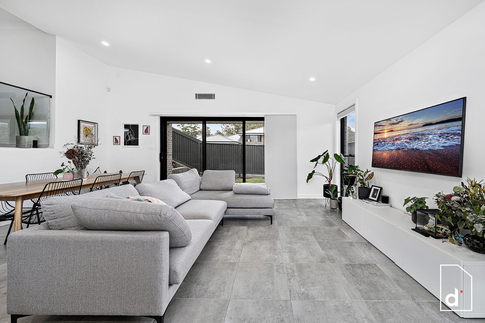 Sold property 950000 for 33 Brotheridge Avenue Calderwood , NSW 2527