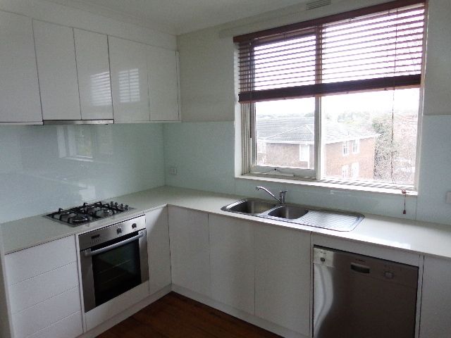 **Bright, sunny & fabulous location**