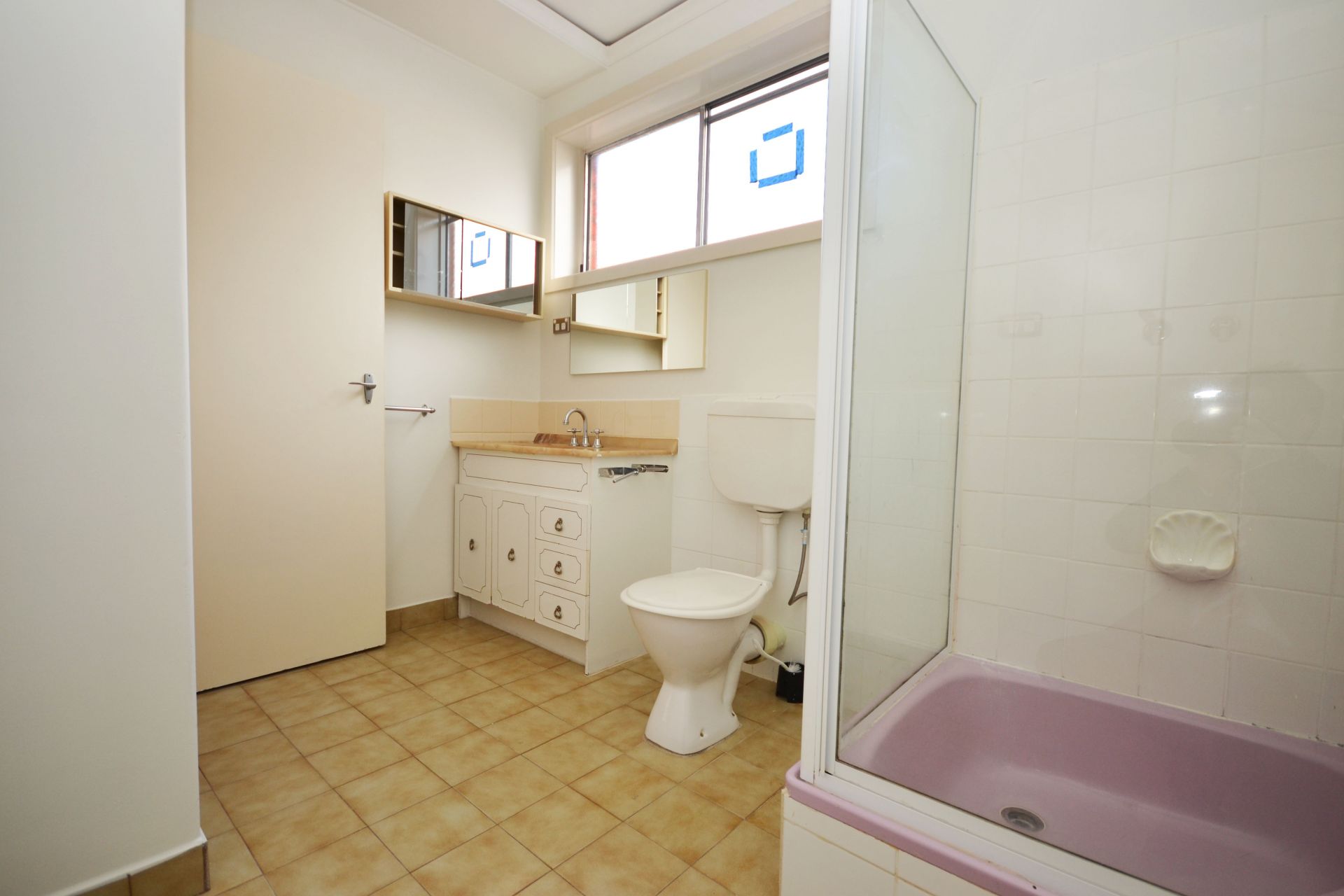 LOVE THE UNIT, ADORE THE LOCATION!