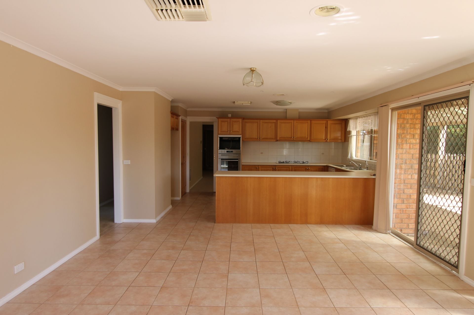 Spacious Home In Quiet Court Location