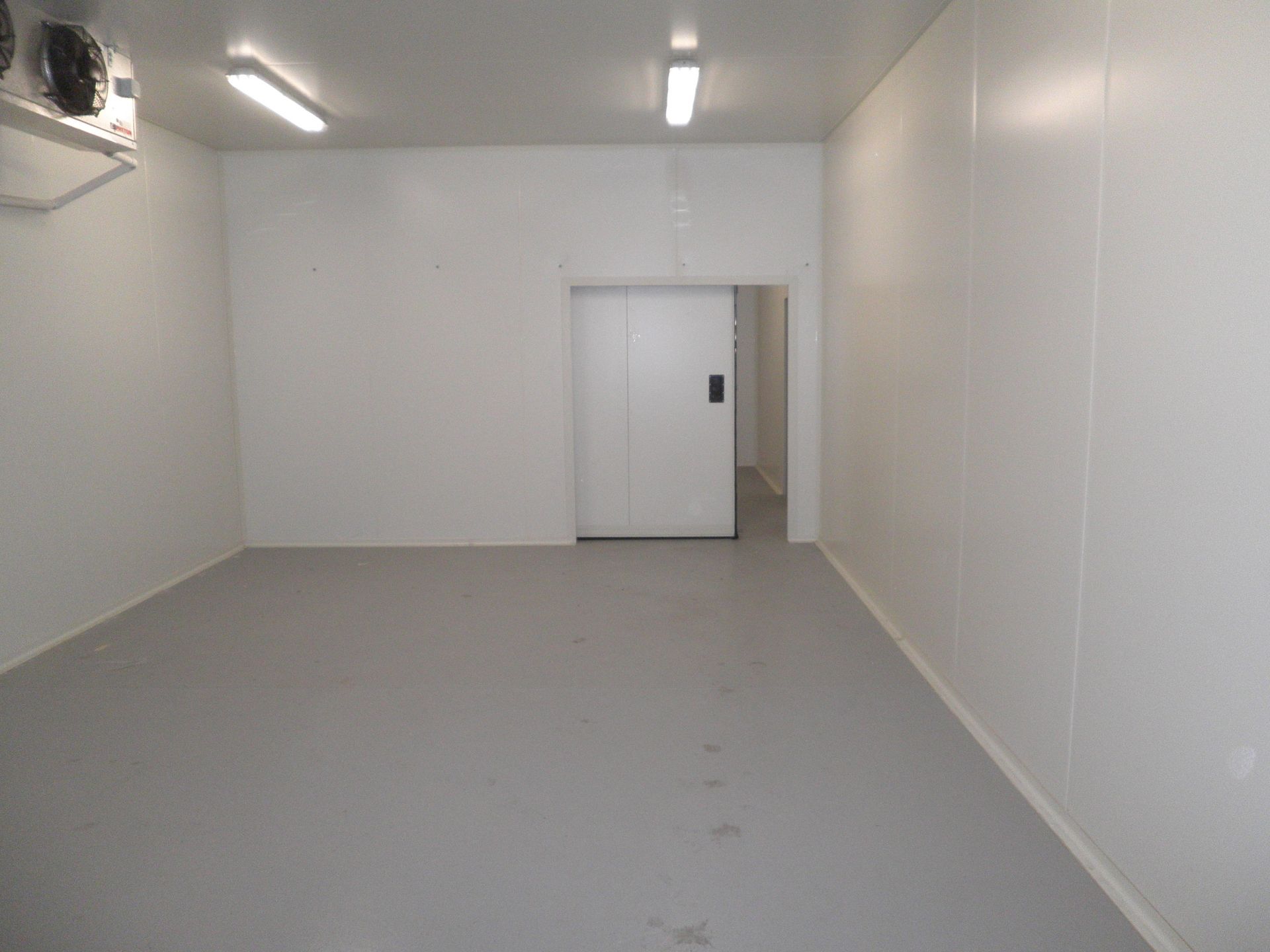 MODERN WAREHOUSE WITH FOOD GRADE POTENTIAL