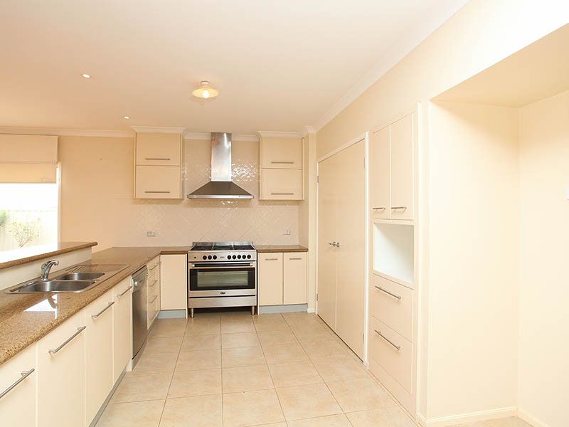 46 Bushy Park Avenue, Caroline Springs - Thumbnail 3