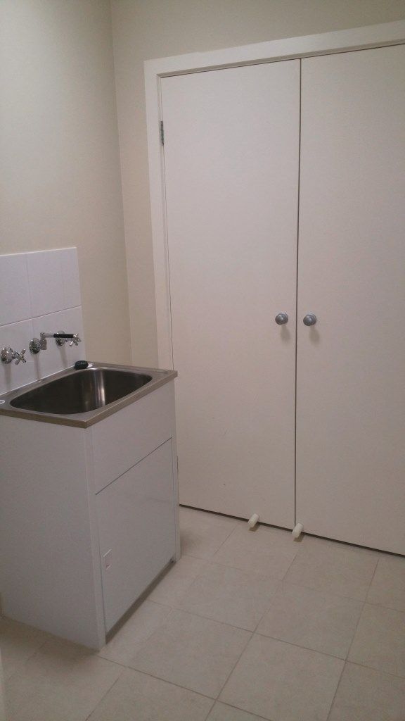 MODERN 3 BEDROOM HOME IN AURORA ESTATE..