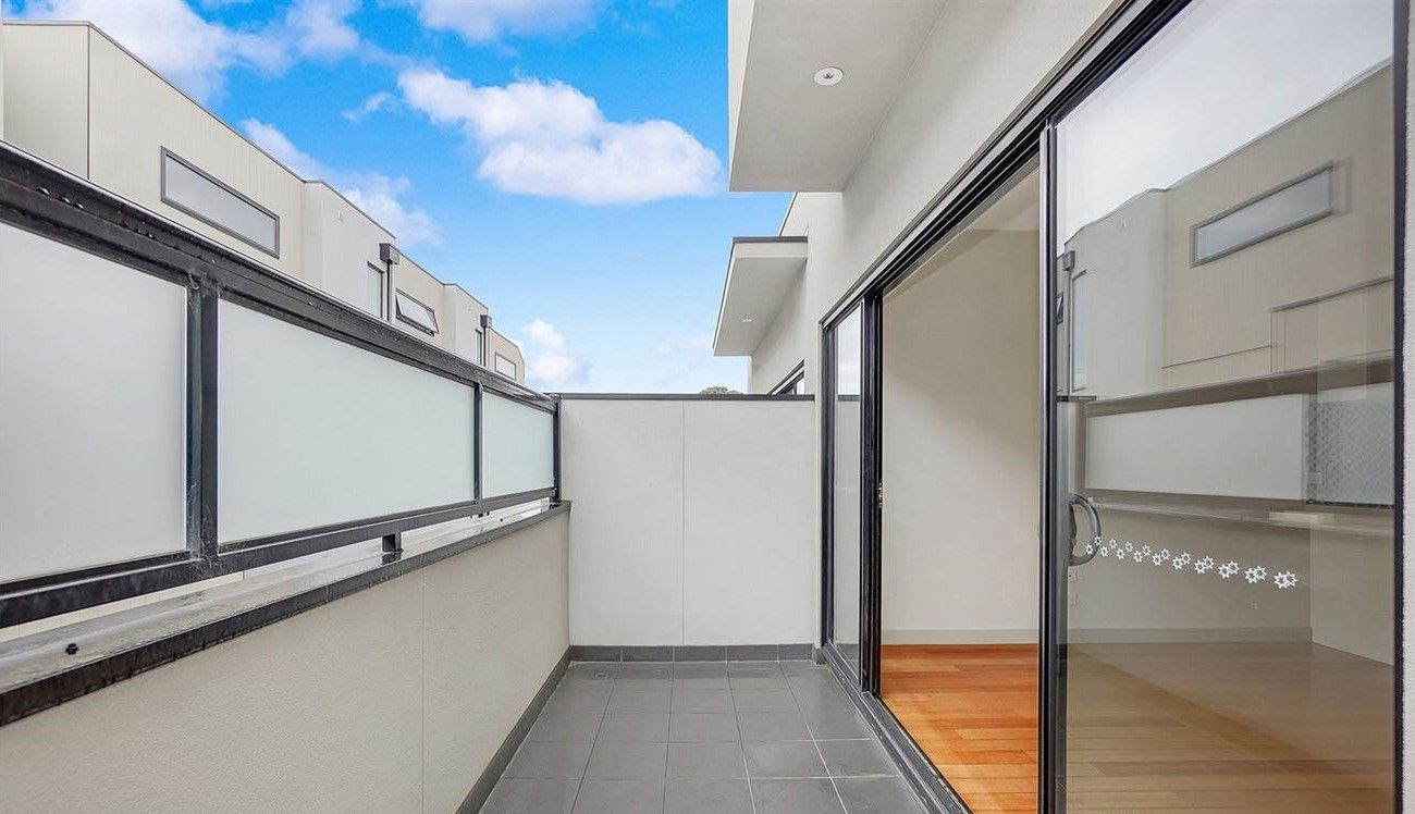 Tri Level Townhouse!