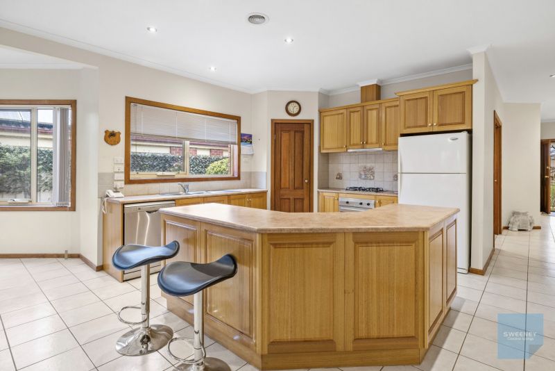 14 Bendigo Circuit, Caroline Springs - Thumbnail 3