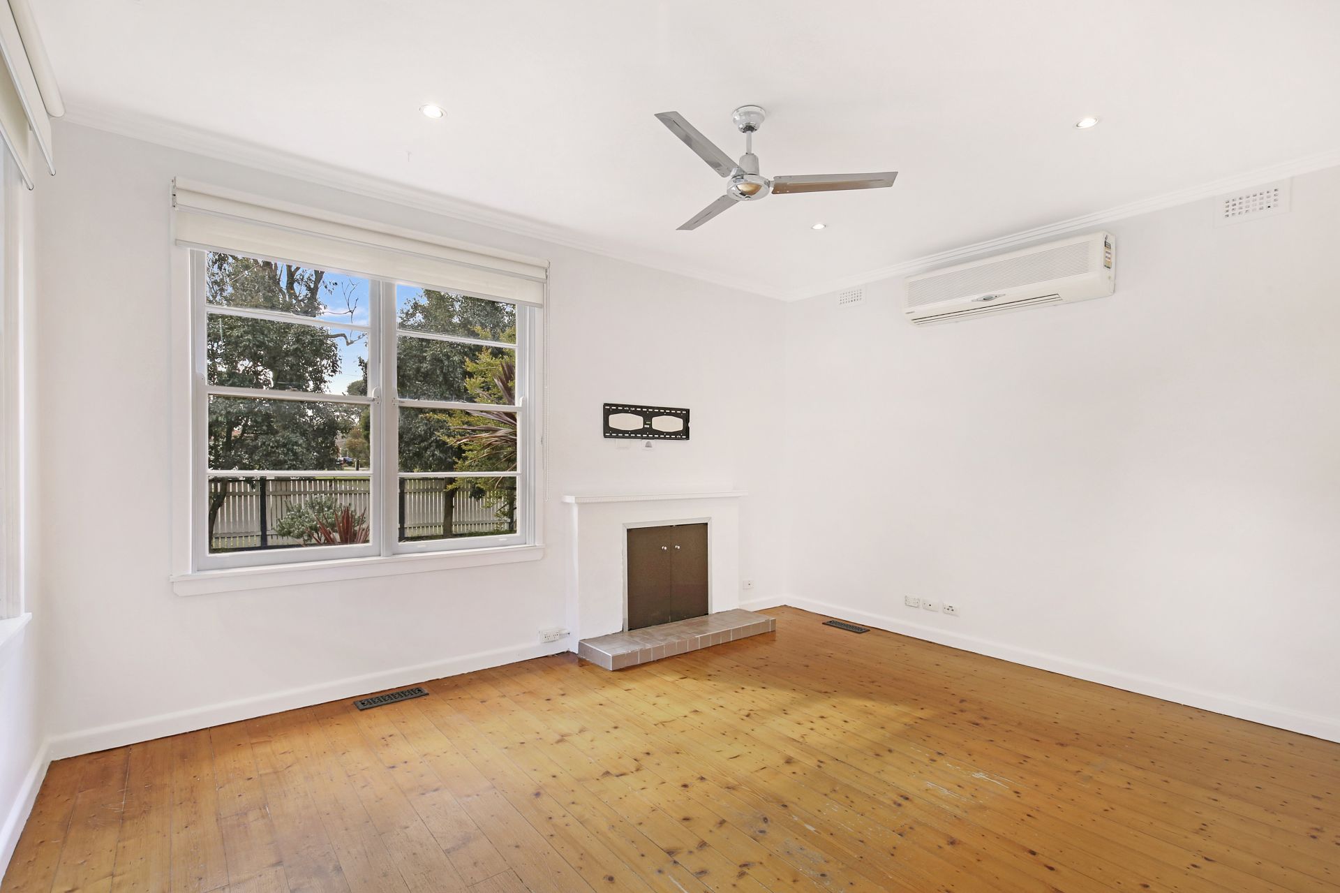 Freshly painted , three bedroom family home!