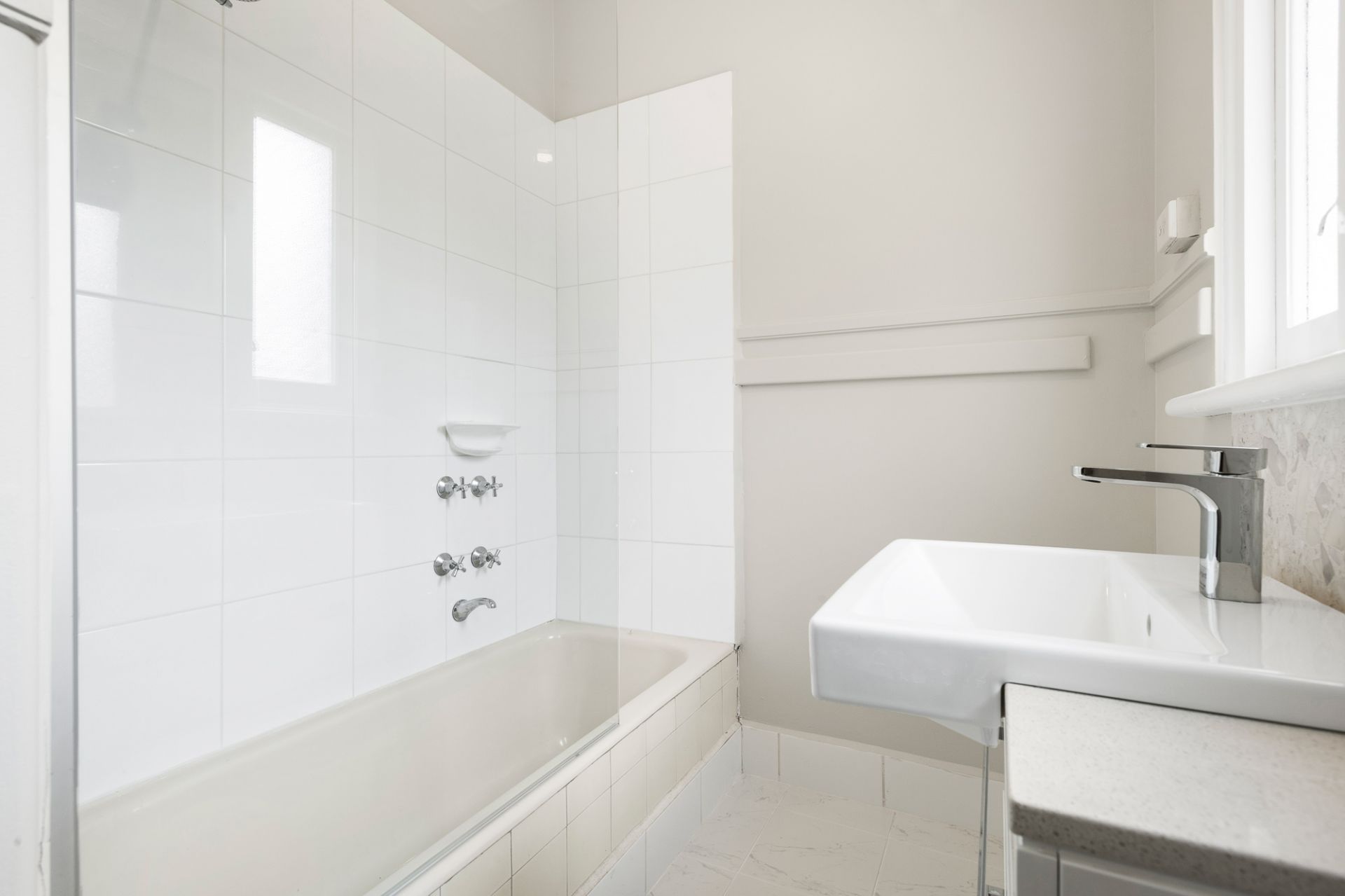 Live in the heart of Ivanhoe East,. READY FOR LEASE NOW