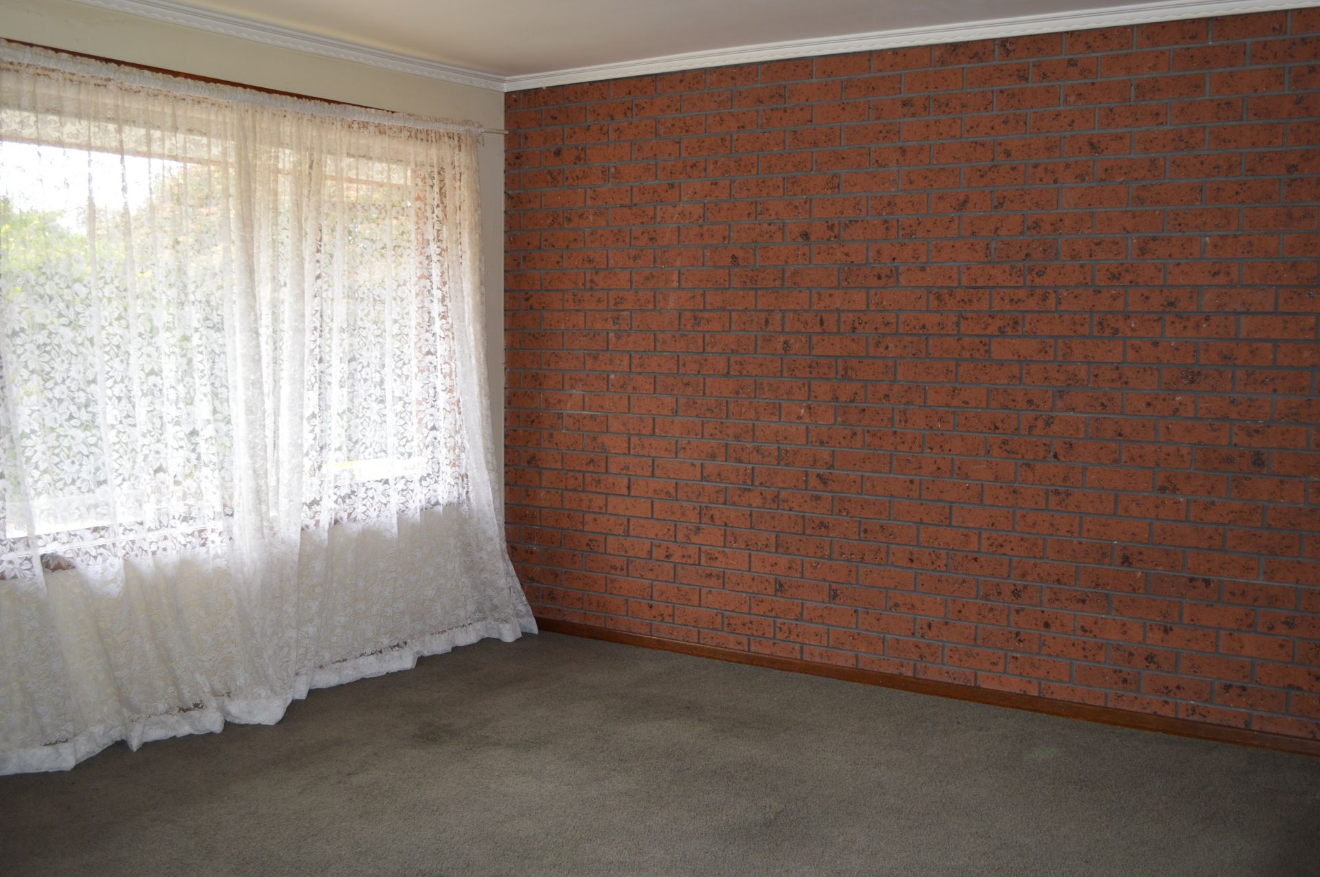 WALK EVERYWHERE  *** SIX MONTH LEASE ONLY ***   *Insp Wed 22nd Jan @ 4:20pm*