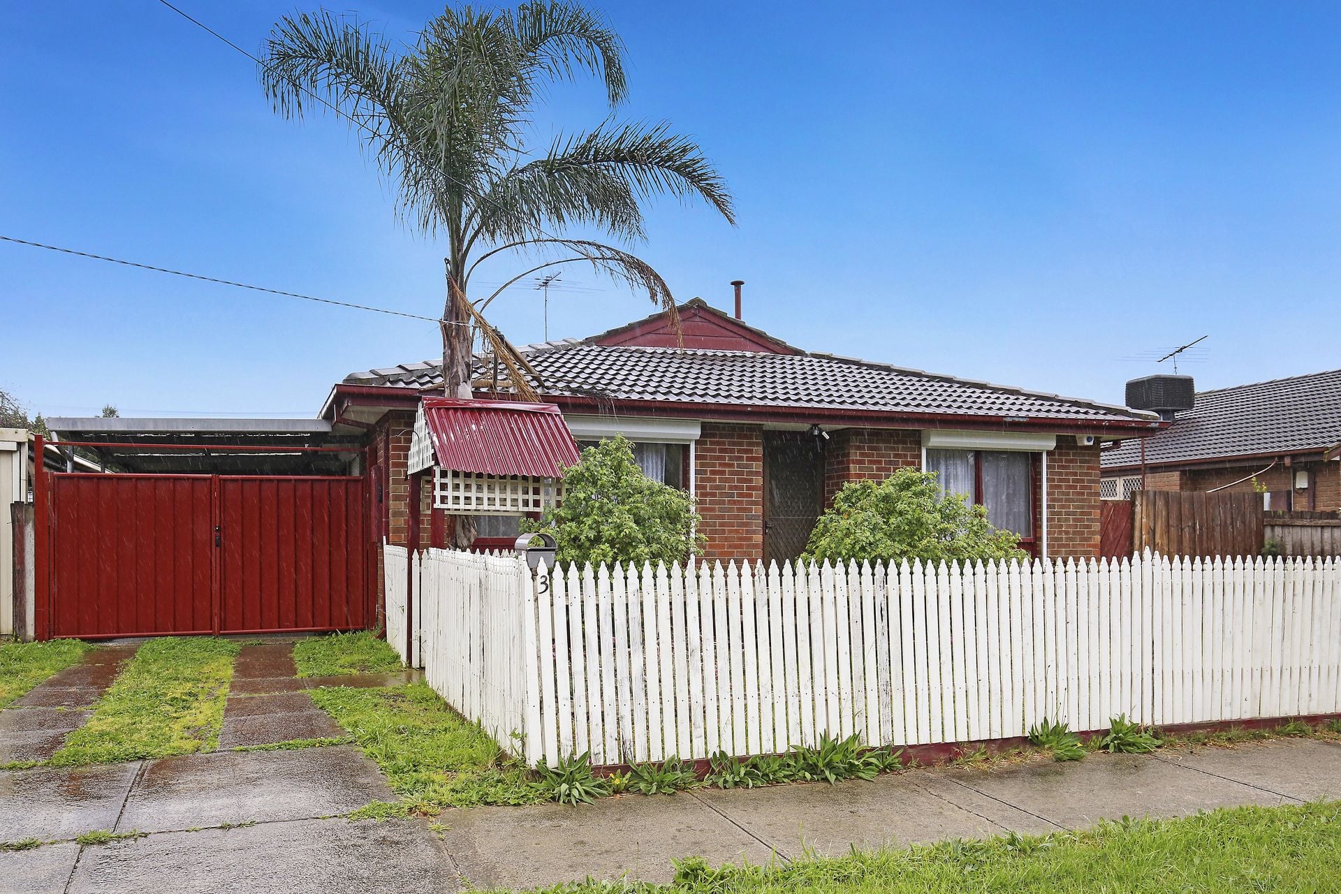 CONVENIENTLY LOCATED WITH A LARGE YARD   *Insp Sat 10th Nov @ 10:00am*