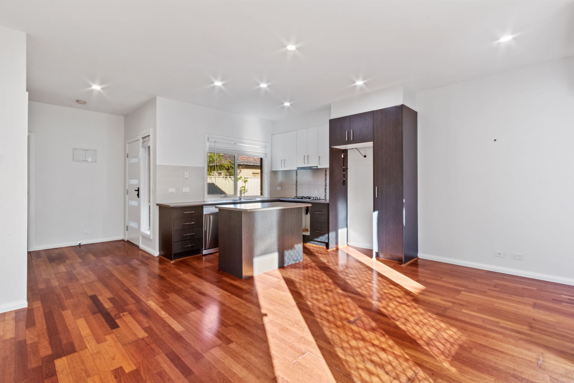Modern unit in prime location