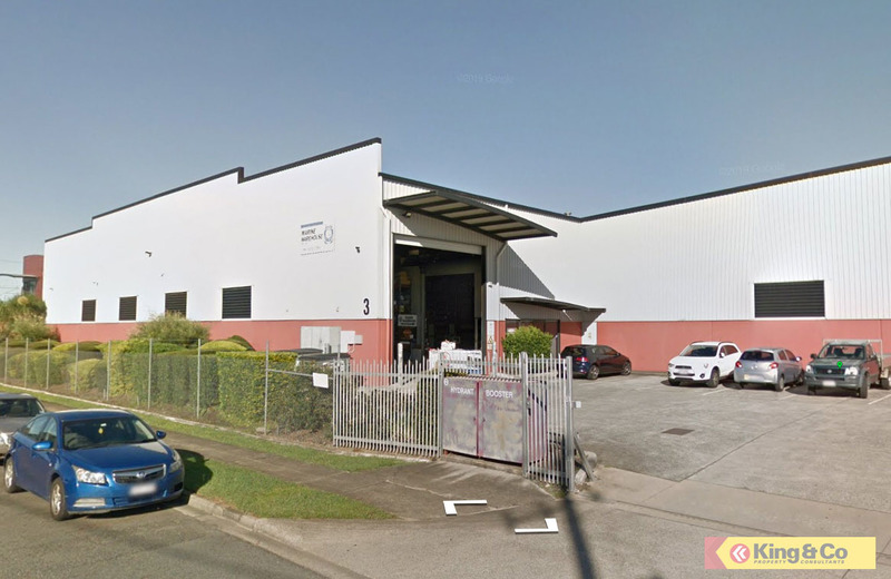 SMALL BUILDING WITH CRANE POTENTIAL!