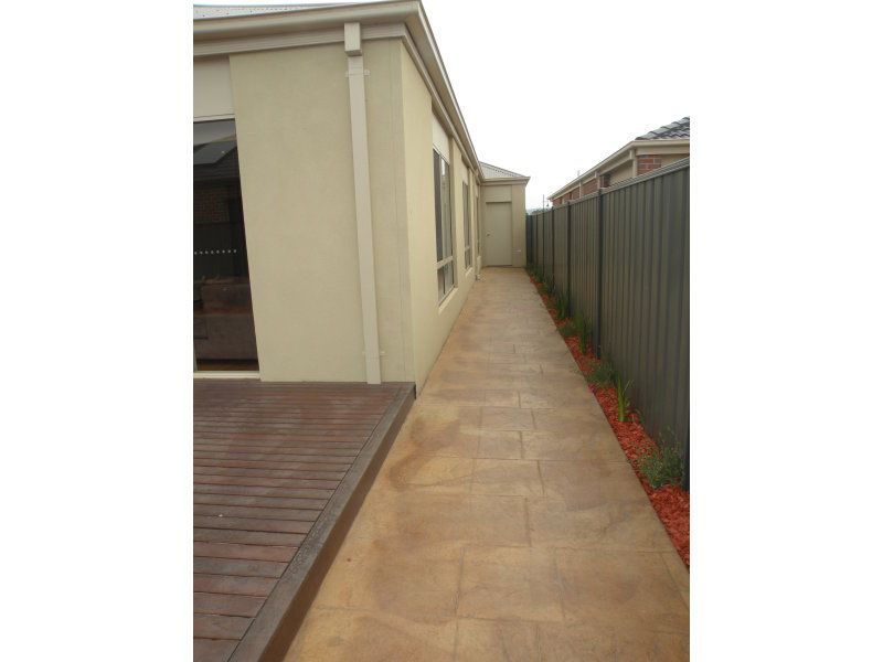 55 Everard Road MERNDA, Mernda - Thumbnail 2